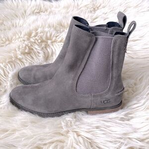 UGG Hillhurst II Chelsea Waterproof Boots Taupe Gray Suede Ankle Slip On Sz 8